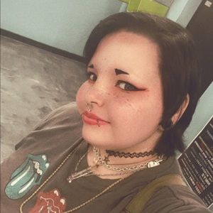 Meet your Posher, Casey